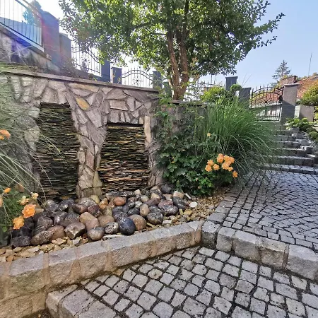 Krysztalowy Z Pieknym Ogrodem W Centrum Uzdrowiska Apartmán *