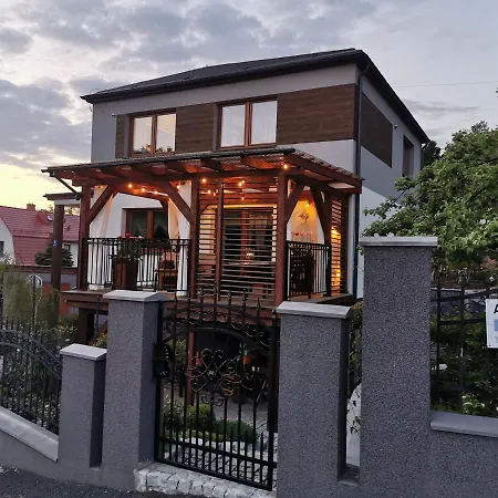 Krysztalowy Z Pieknym Ogrodem W Centrum Uzdrowiska Apartmán Polanica-Zdrój