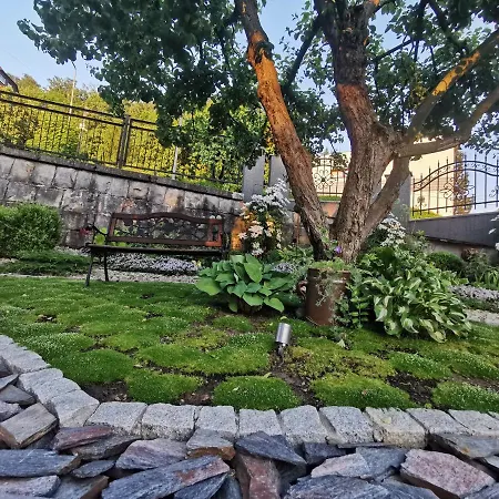 Krysztalowy Z Pieknym Ogrodem W Centrum Uzdrowiska דירה