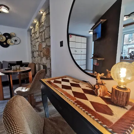 Krysztalowy Z Pieknym Ogrodem W Centrum Uzdrowiska דירה