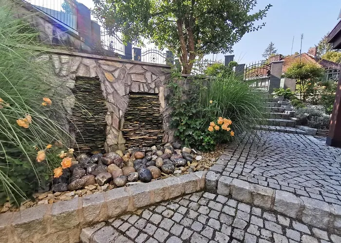 Krysztalowy Z Pieknym Ogrodem W Centrum Uzdrowiska Apartamento *