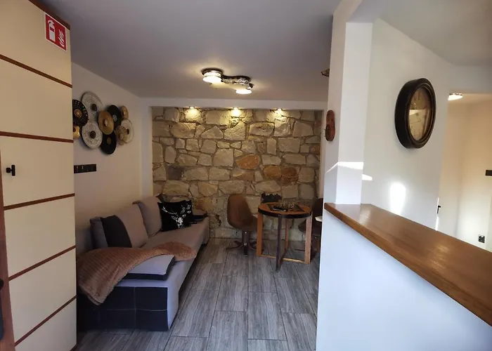 Krysztalowy Z Pieknym Ogrodem W Centrum Uzdrowiska Apartamento