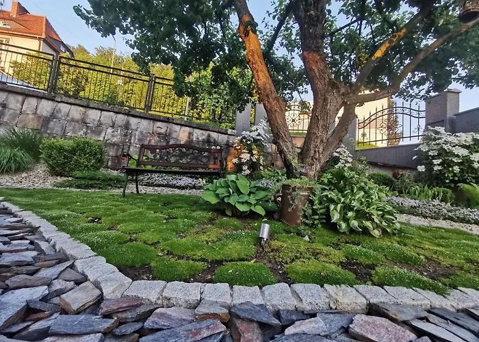 Krysztalowy Z Pieknym Ogrodem W Centrum Uzdrowiska Apartamento