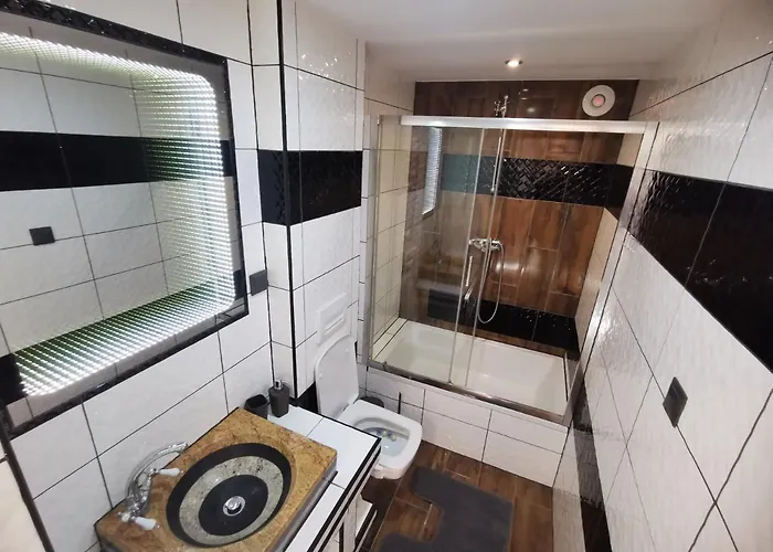 Krysztalowy Z Pieknym Ogrodem W Centrum Uzdrowiska Apartamento *